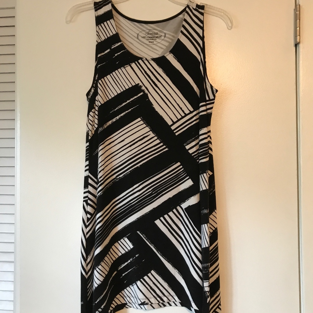 Soma black & white knit top size Medium